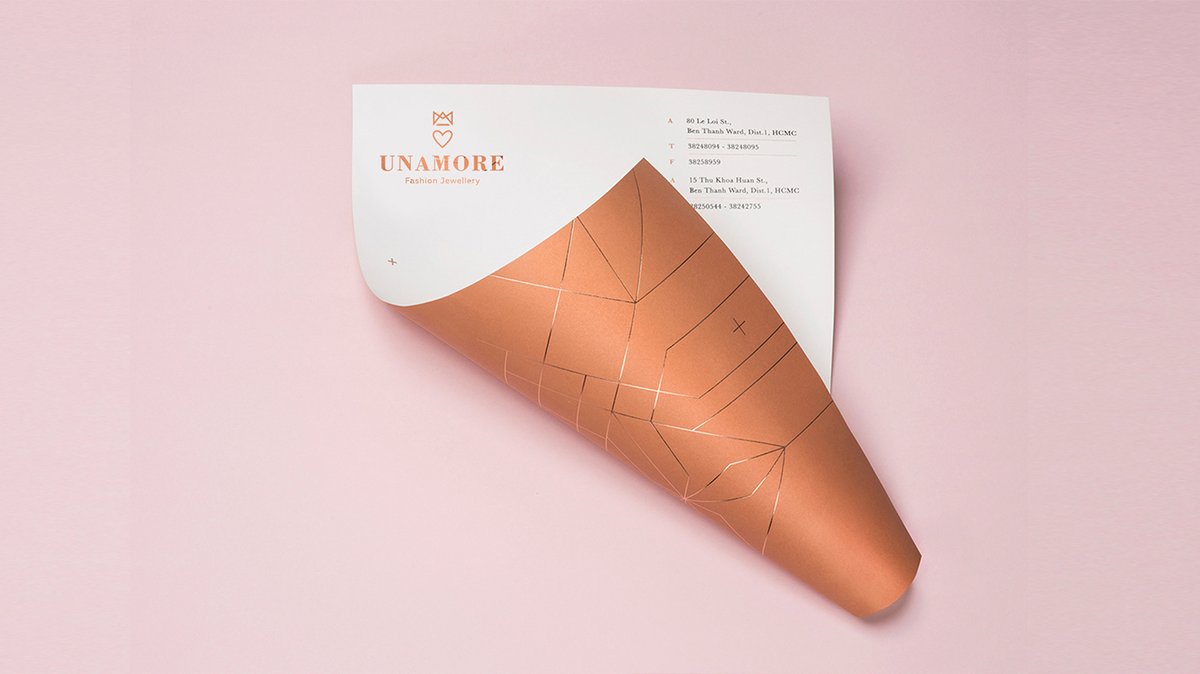 時尚珠寶首飾UNAMORE品牌設計和強化品牌“時尚”定位 時尚珠寶首飾UNAMORE品牌設計和強化品牌“時尚”定位,時尚珠寶品牌設計,時尚品牌形象設計,品牌形象整合,珠寶品牌營銷,品牌戰略定位,品牌設計公司,品牌策劃公司,深圳品牌策劃,深圳品牌設計,左右格局